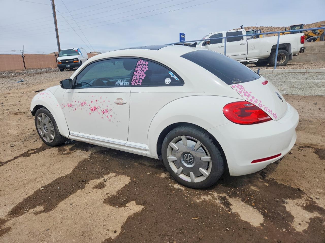2013 VOLKSWAGEN BEETLE photo 4