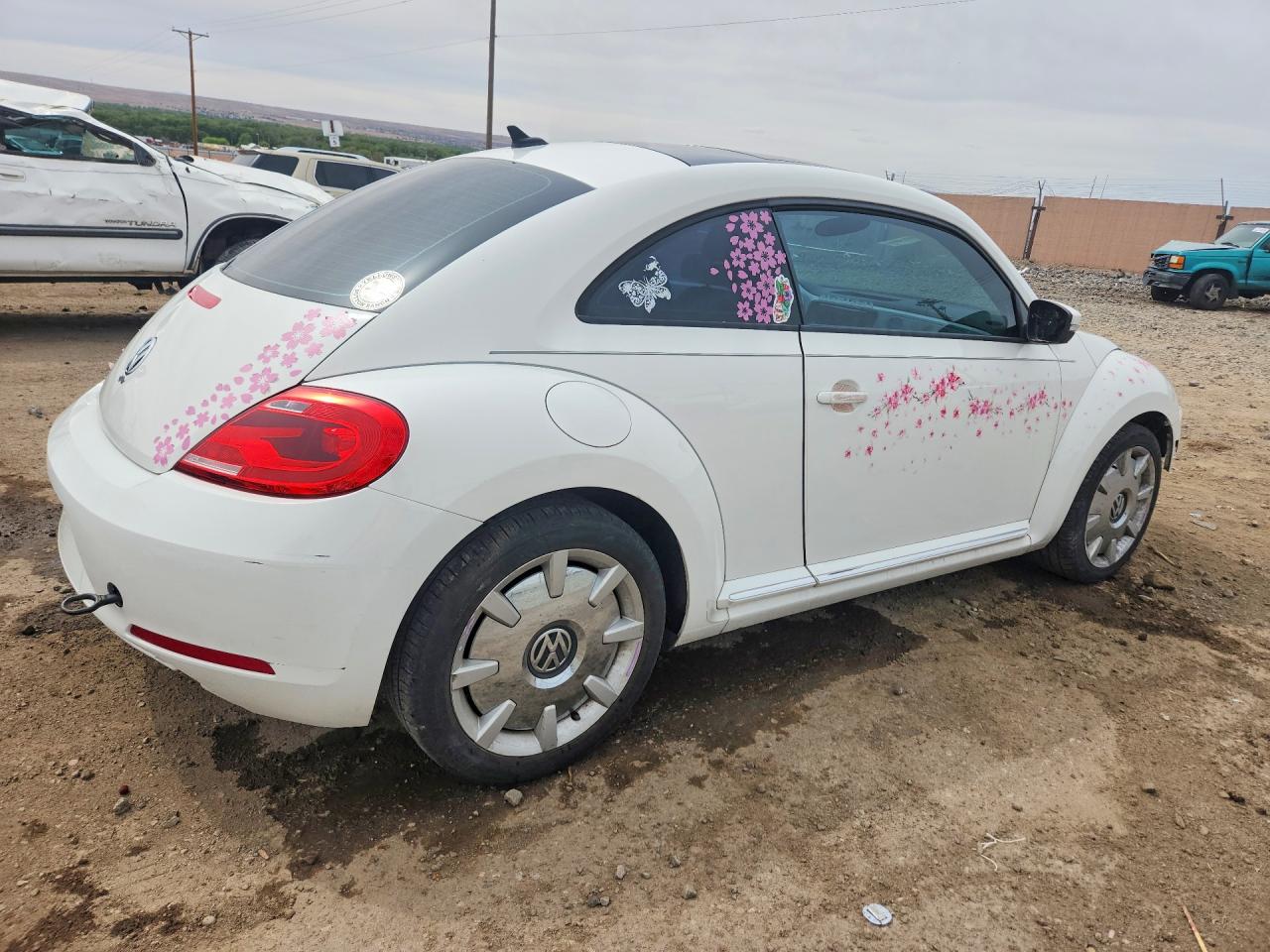2013 VOLKSWAGEN BEETLE photo 7