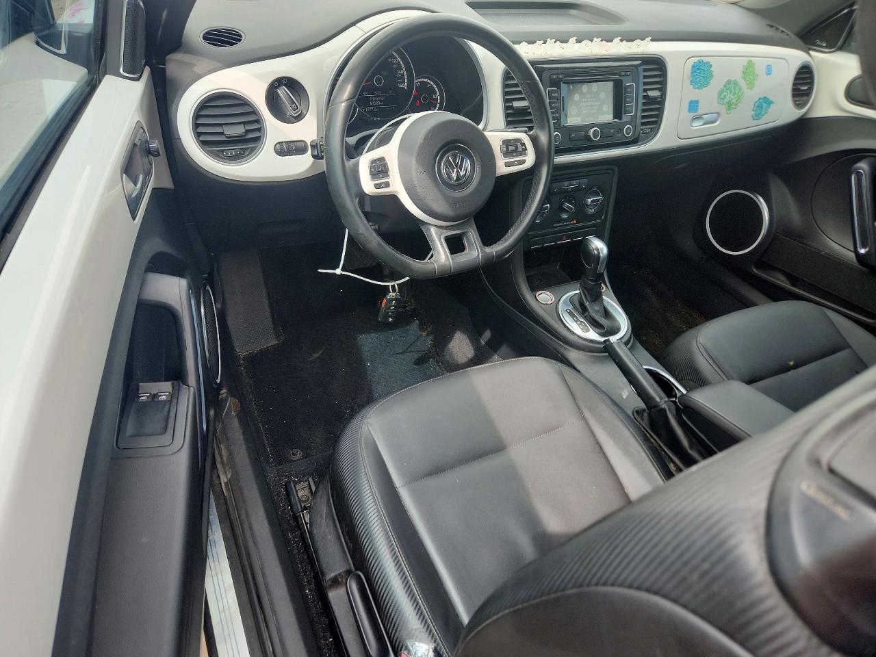 2013 VOLKSWAGEN BEETLE photo 22