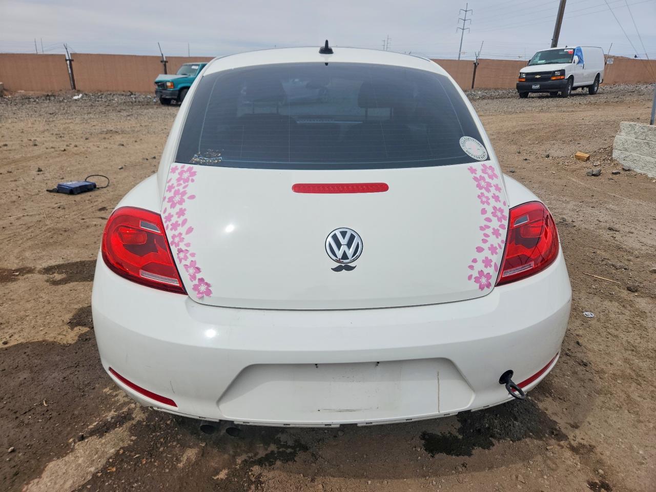 2013 VOLKSWAGEN BEETLE photo 16