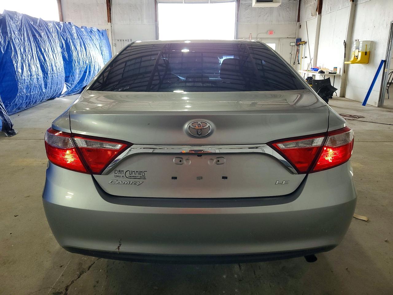 2015 TOYOTA CAMRY LE photo 11
