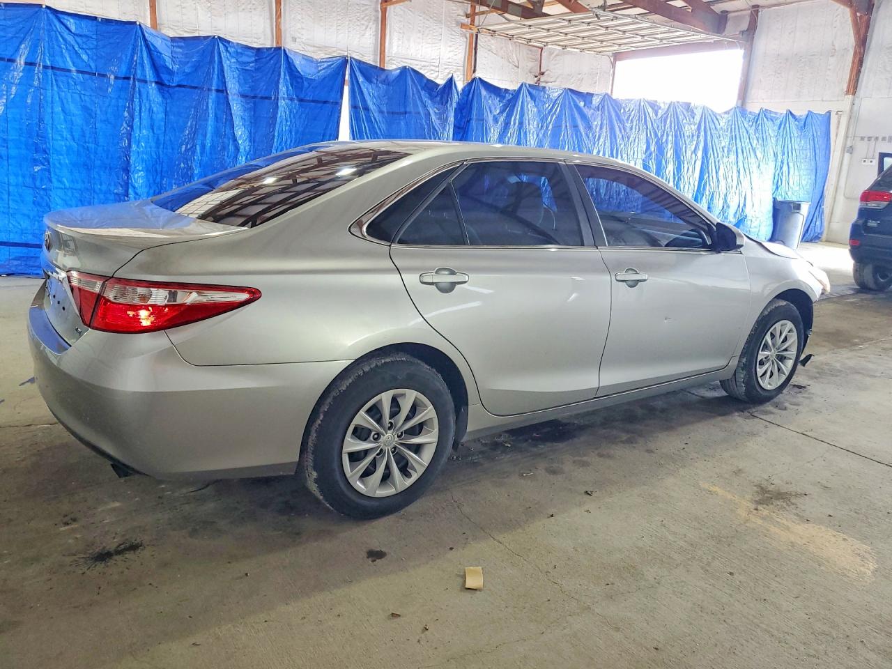 2015 TOYOTA CAMRY LE photo 5