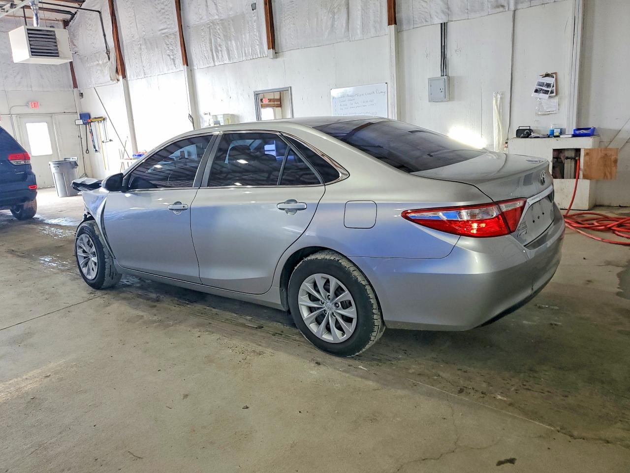 2015 TOYOTA CAMRY LE photo 3