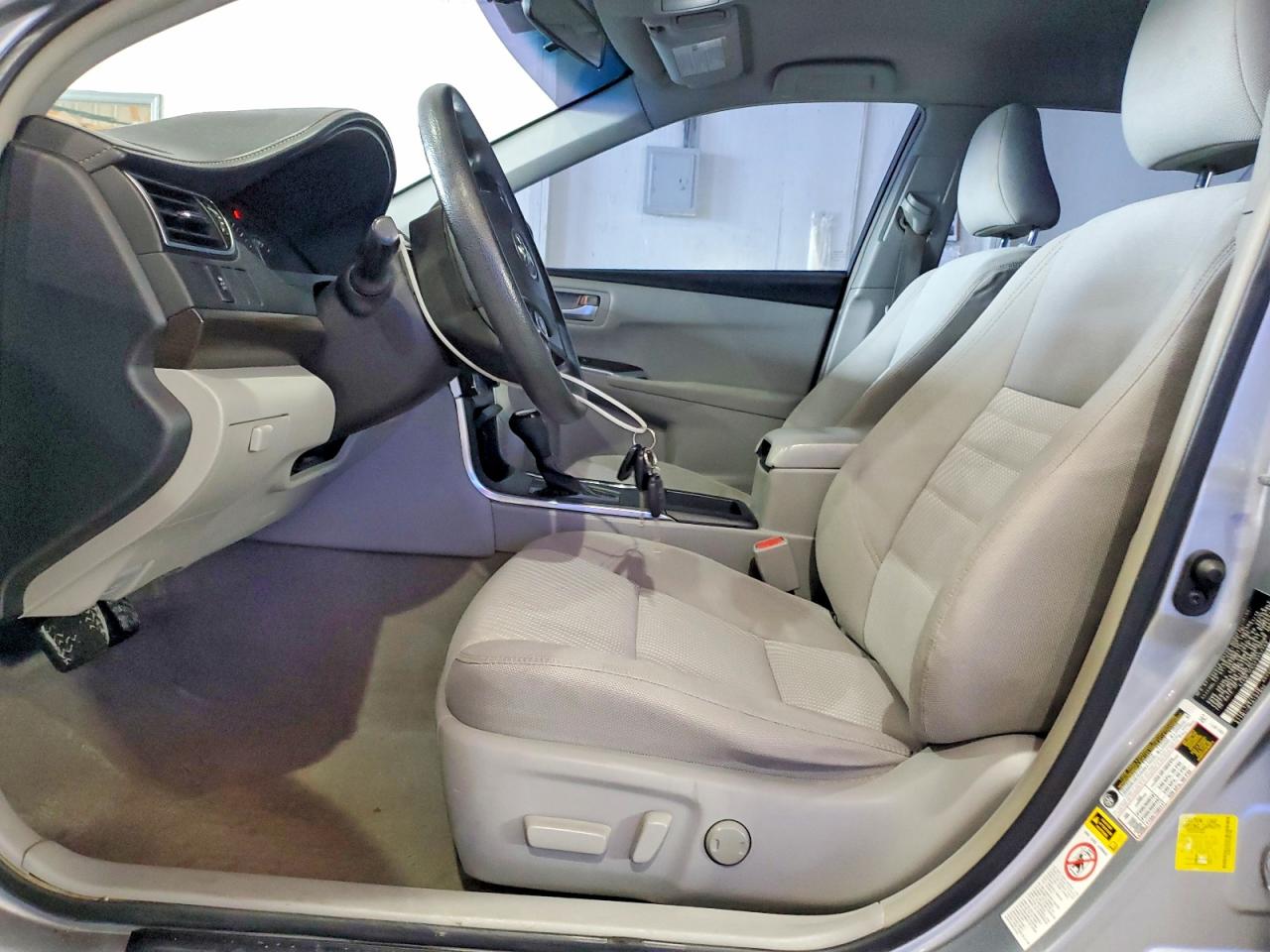 2015 TOYOTA CAMRY LE photo 13
