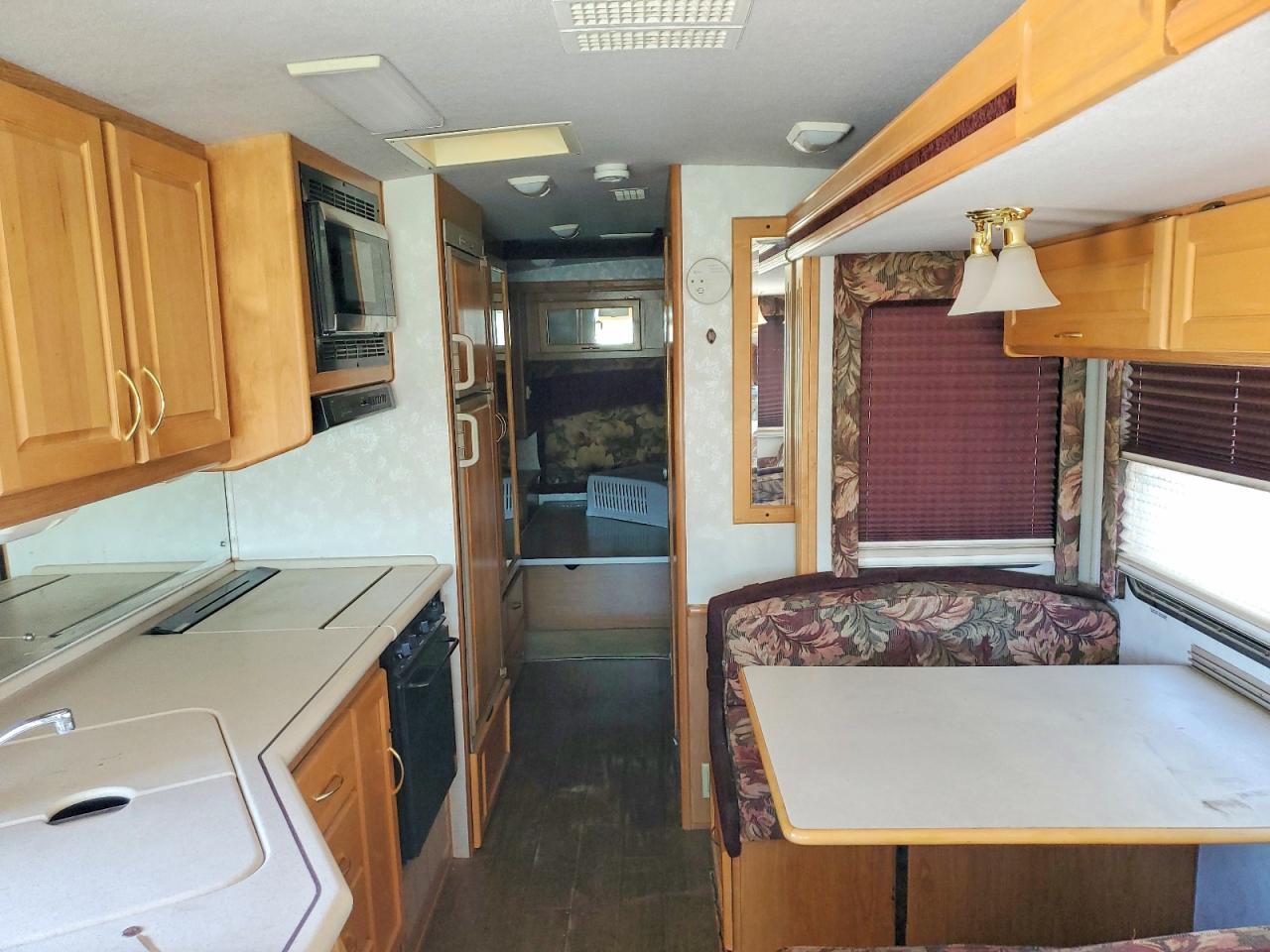 1999 SOUTHWIND RV photo 11