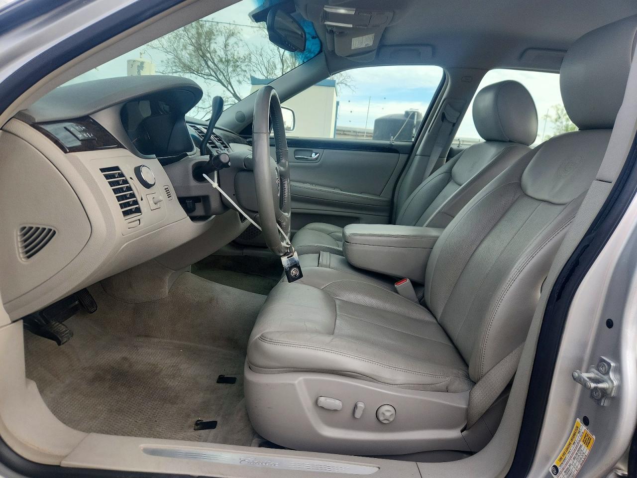 2009 CADILLAC DTS photo 13