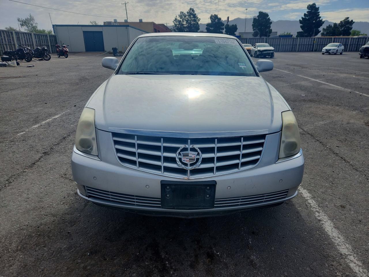 2009 CADILLAC DTS photo 9