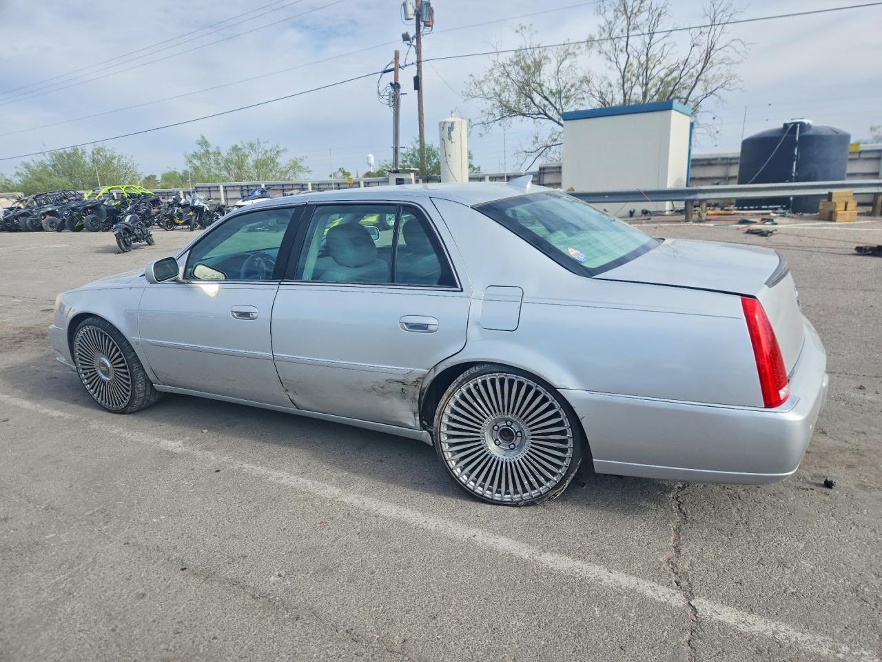 2009 CADILLAC DTS photo 3