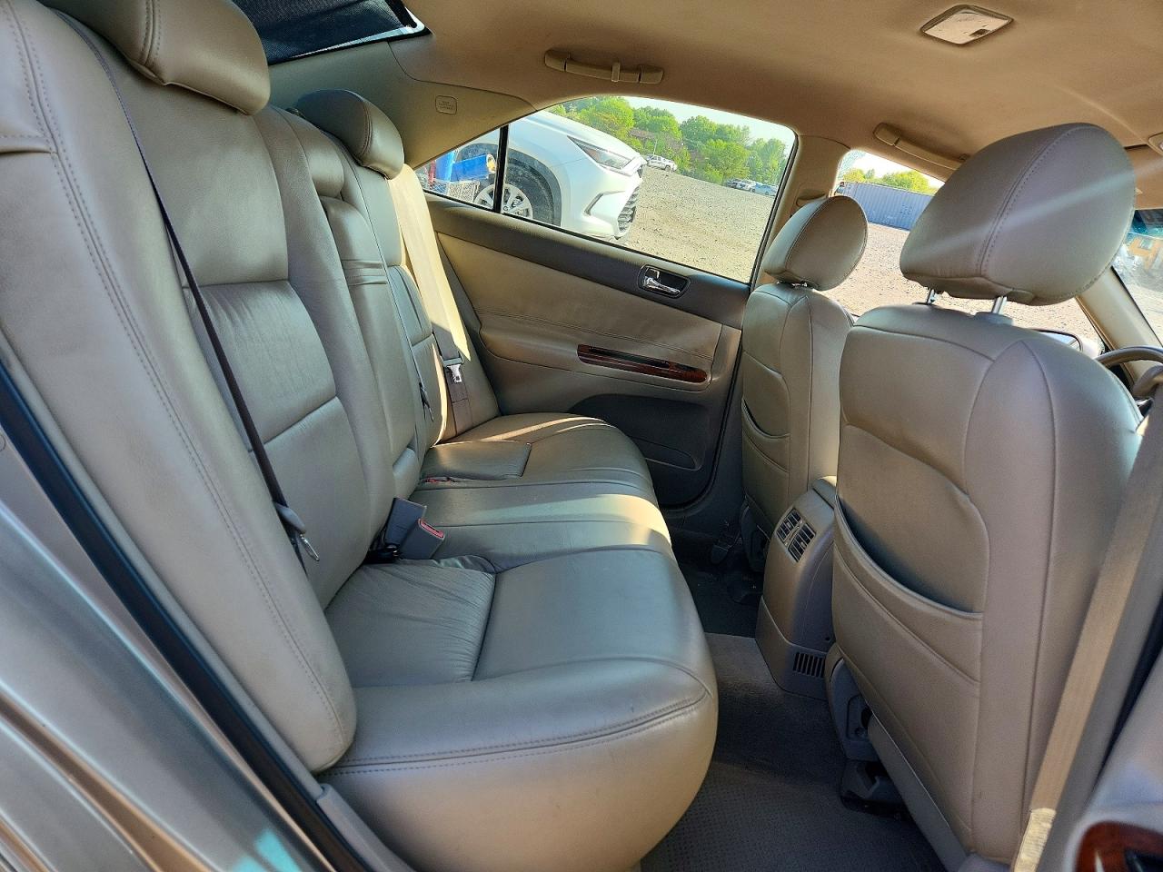 2002 TOYOTA CAMRY XLE photo 19