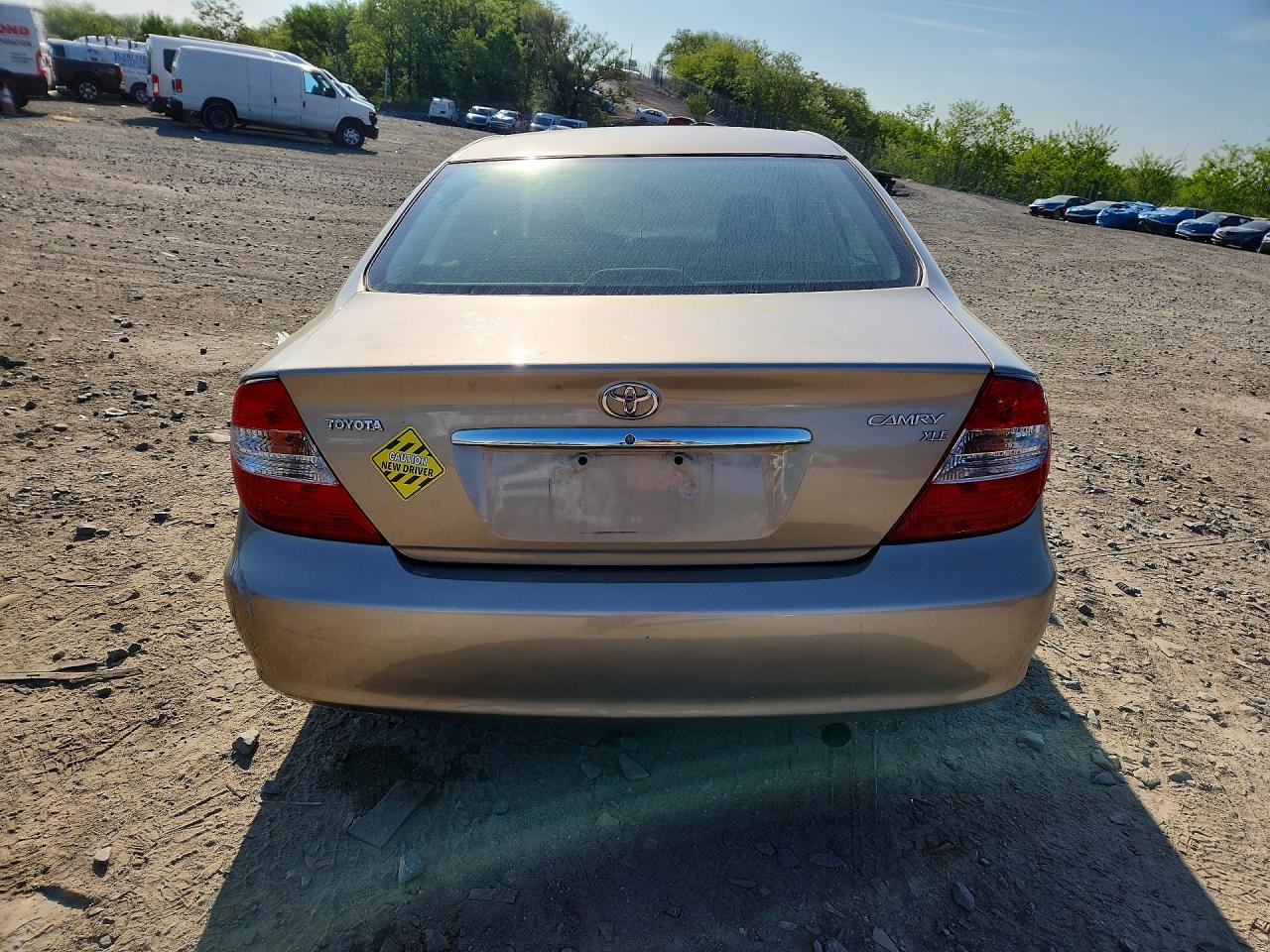 2002 TOYOTA CAMRY XLE photo 11