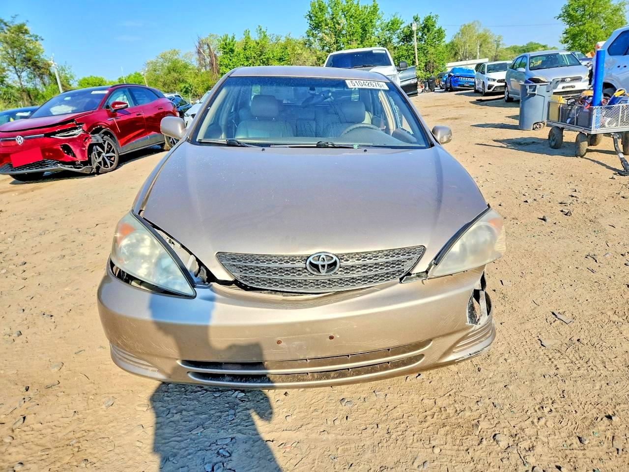 2002 TOYOTA CAMRY XLE photo 9