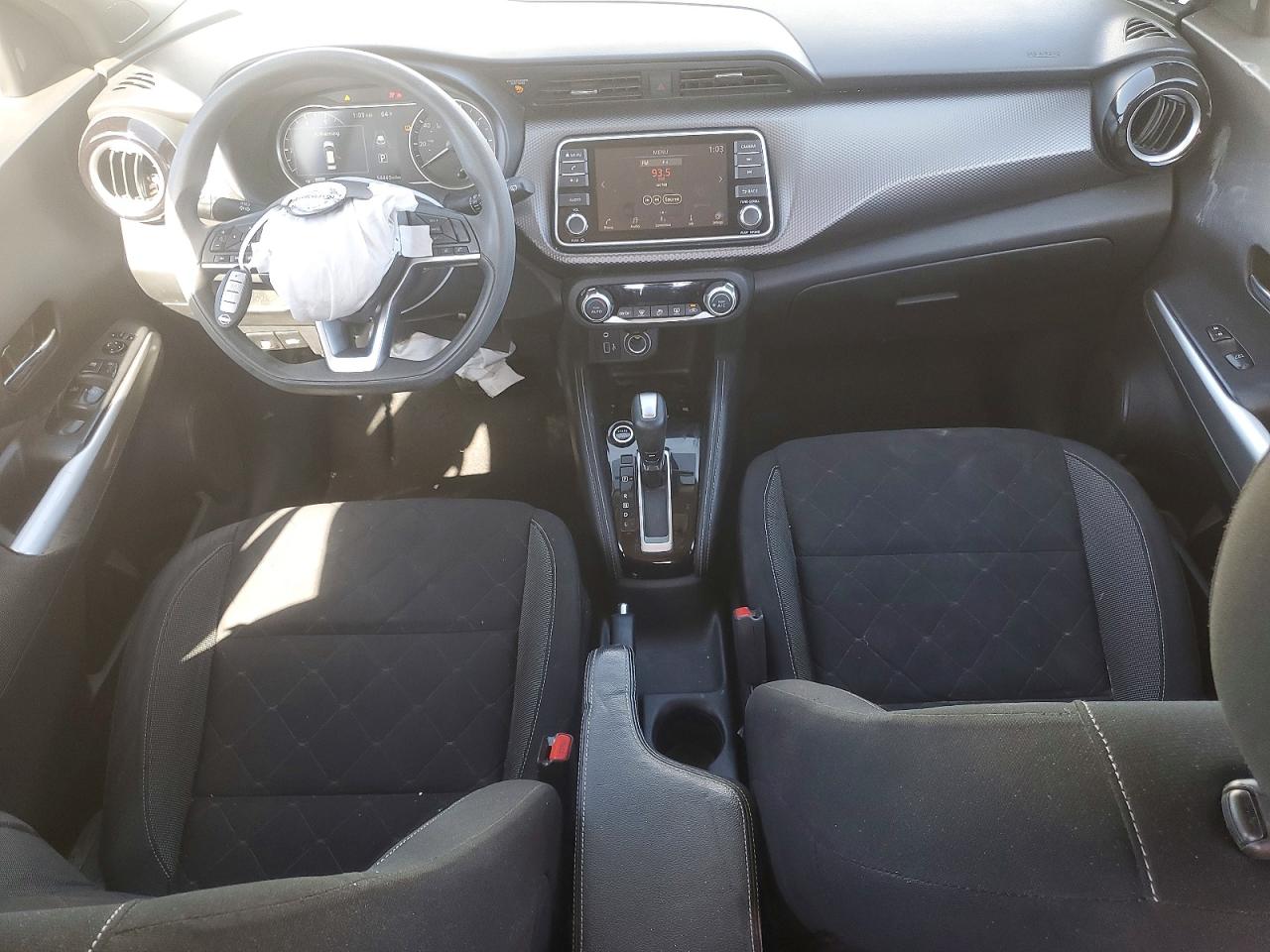 2020 NISSAN KICKS SV photo 22
