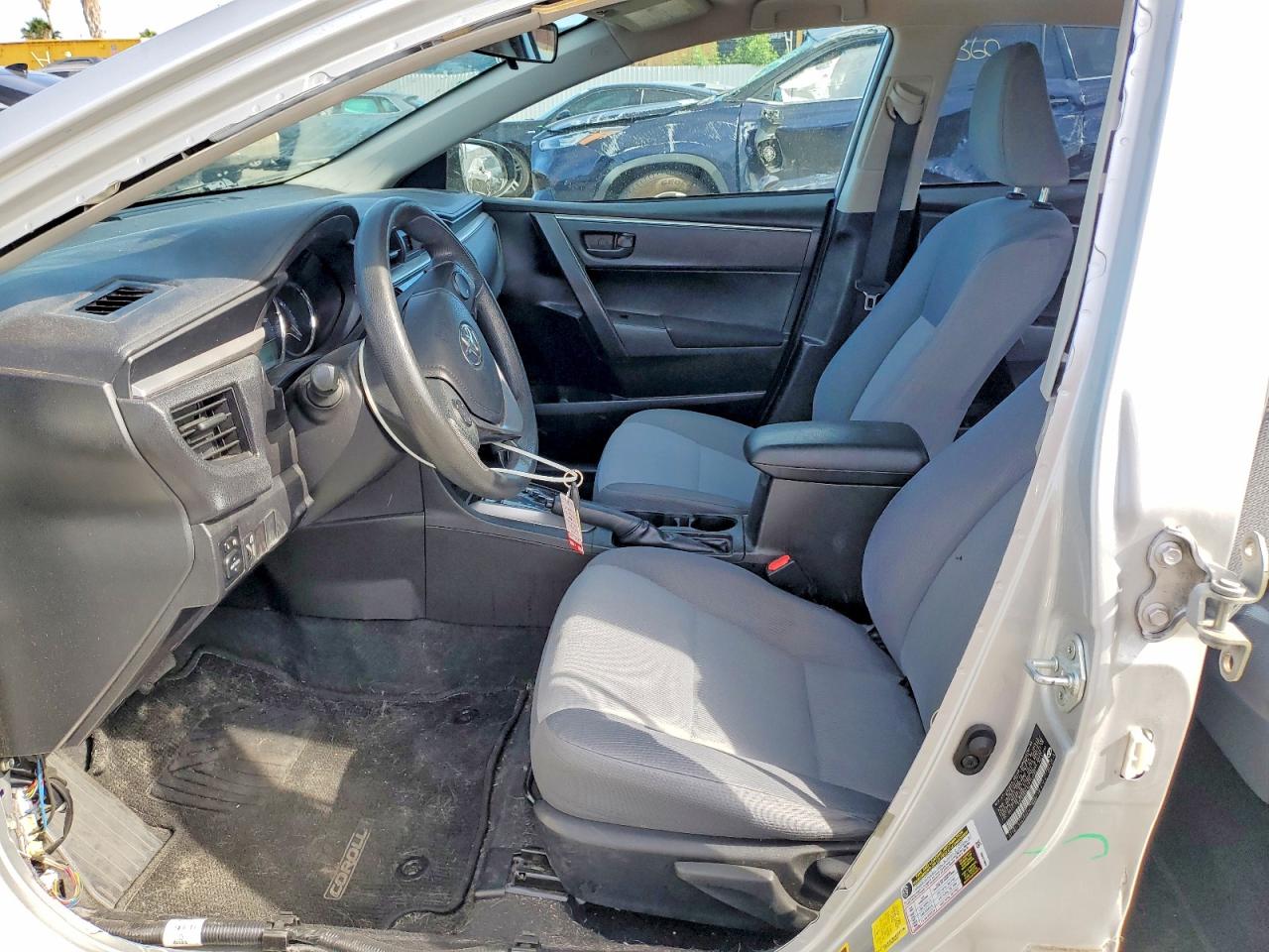 2014 TOYOTA COROLLA L photo 19