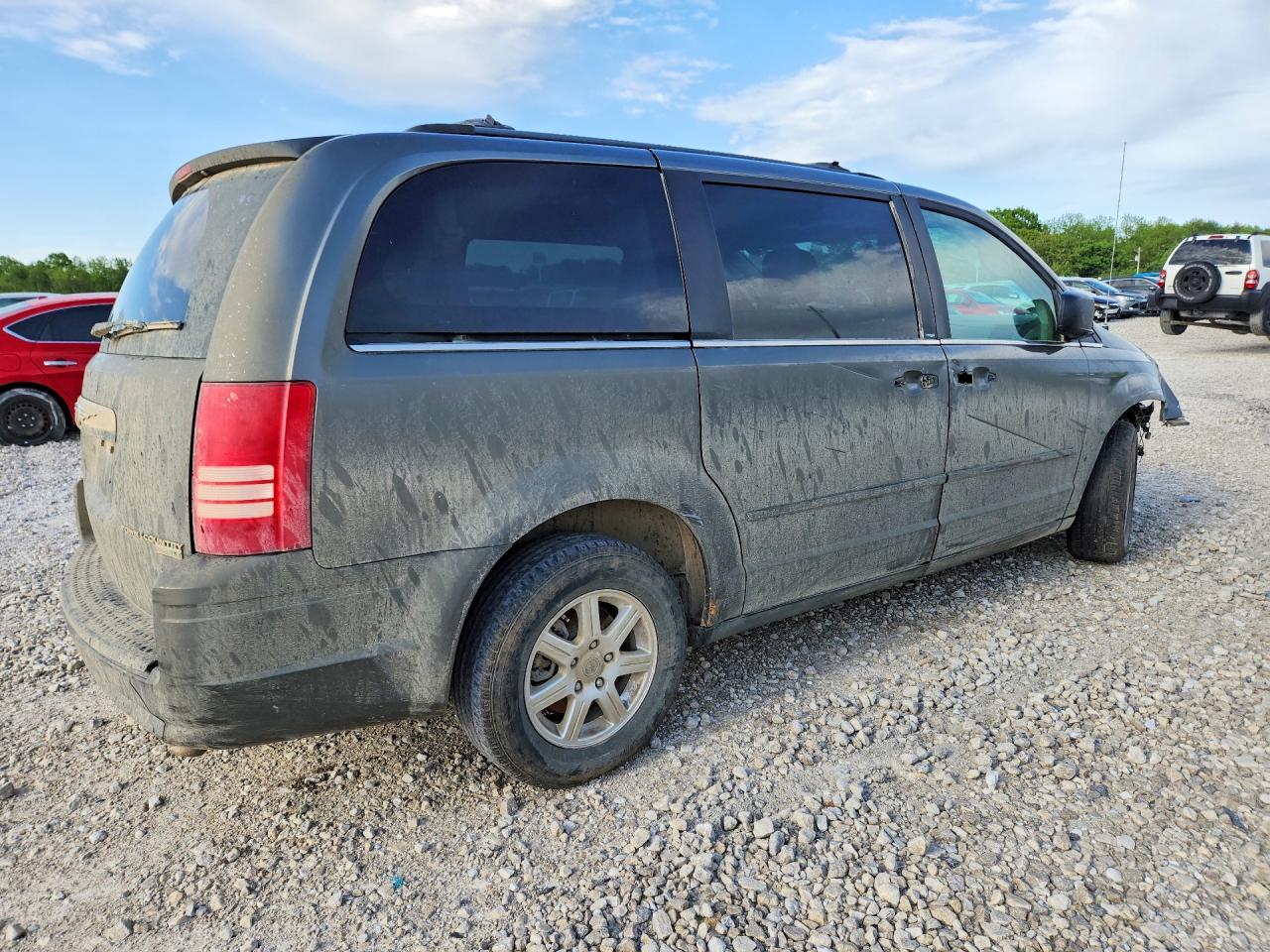 2010 CHRYSLER TOWN & COUNTRY LX photo 5