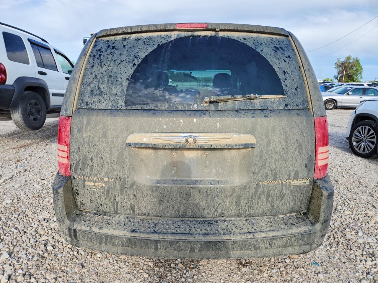 2010 CHRYSLER TOWN & COUNTRY LX photo 11