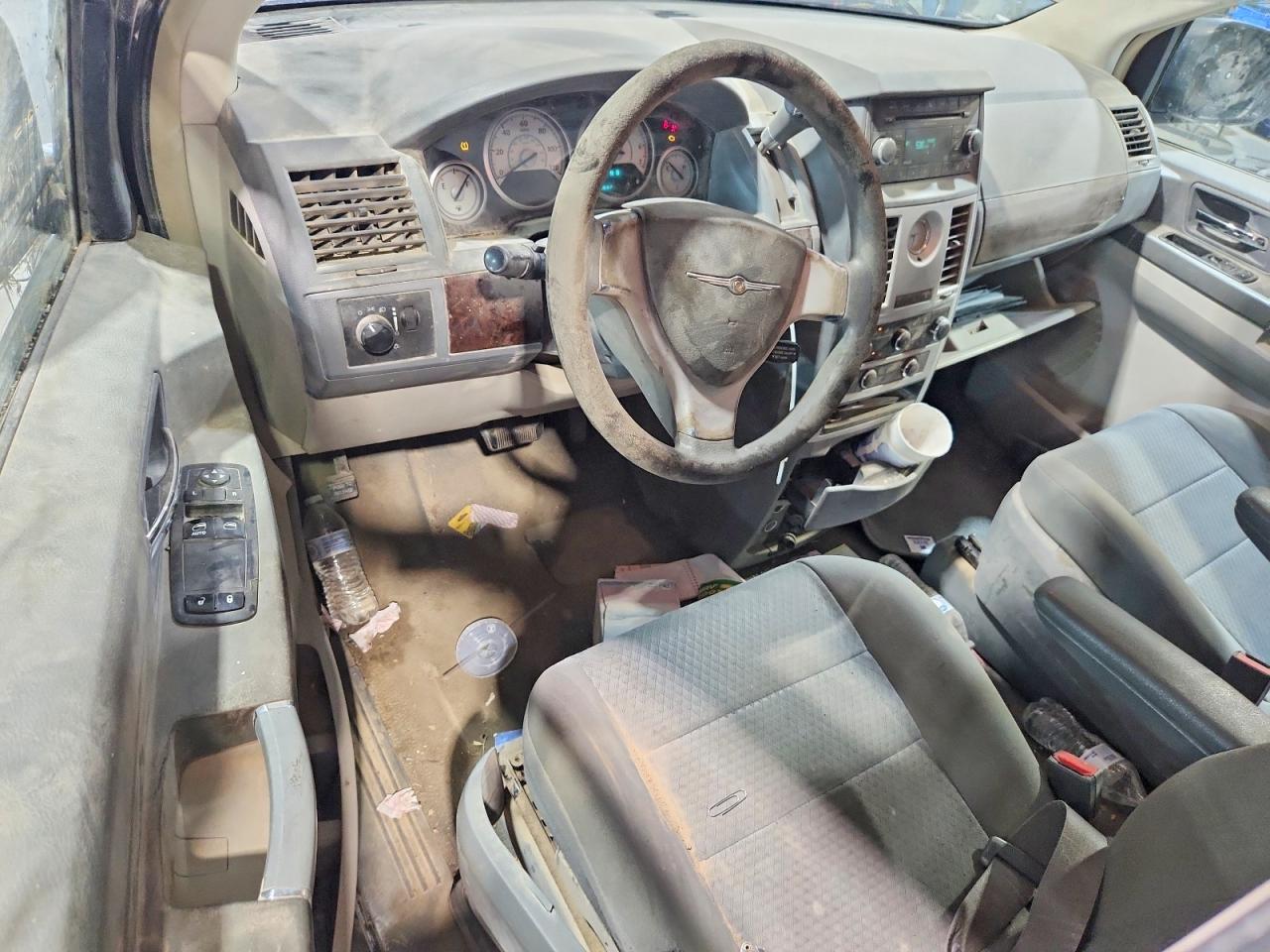 2010 CHRYSLER TOWN & COUNTRY LX photo 15
