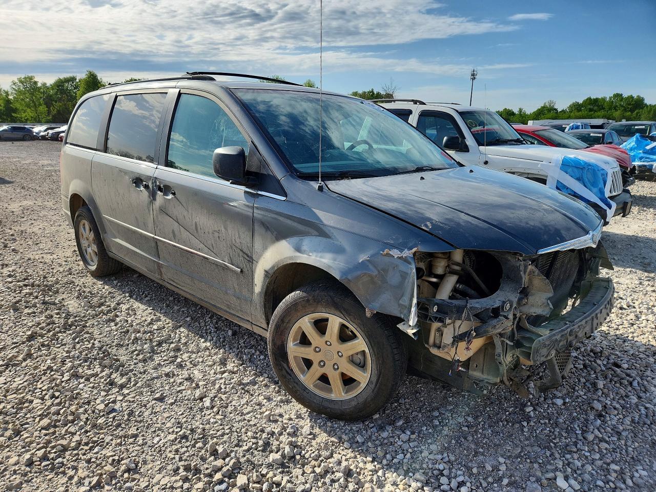 2010 CHRYSLER TOWN & COUNTRY LX photo 7