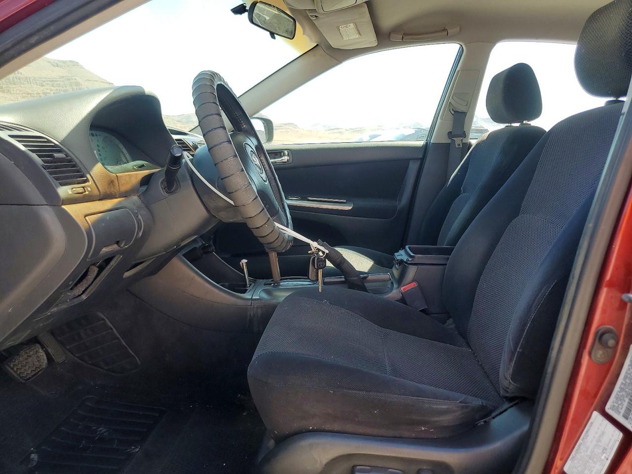 2002 TOYOTA CAMRY SE photo 13