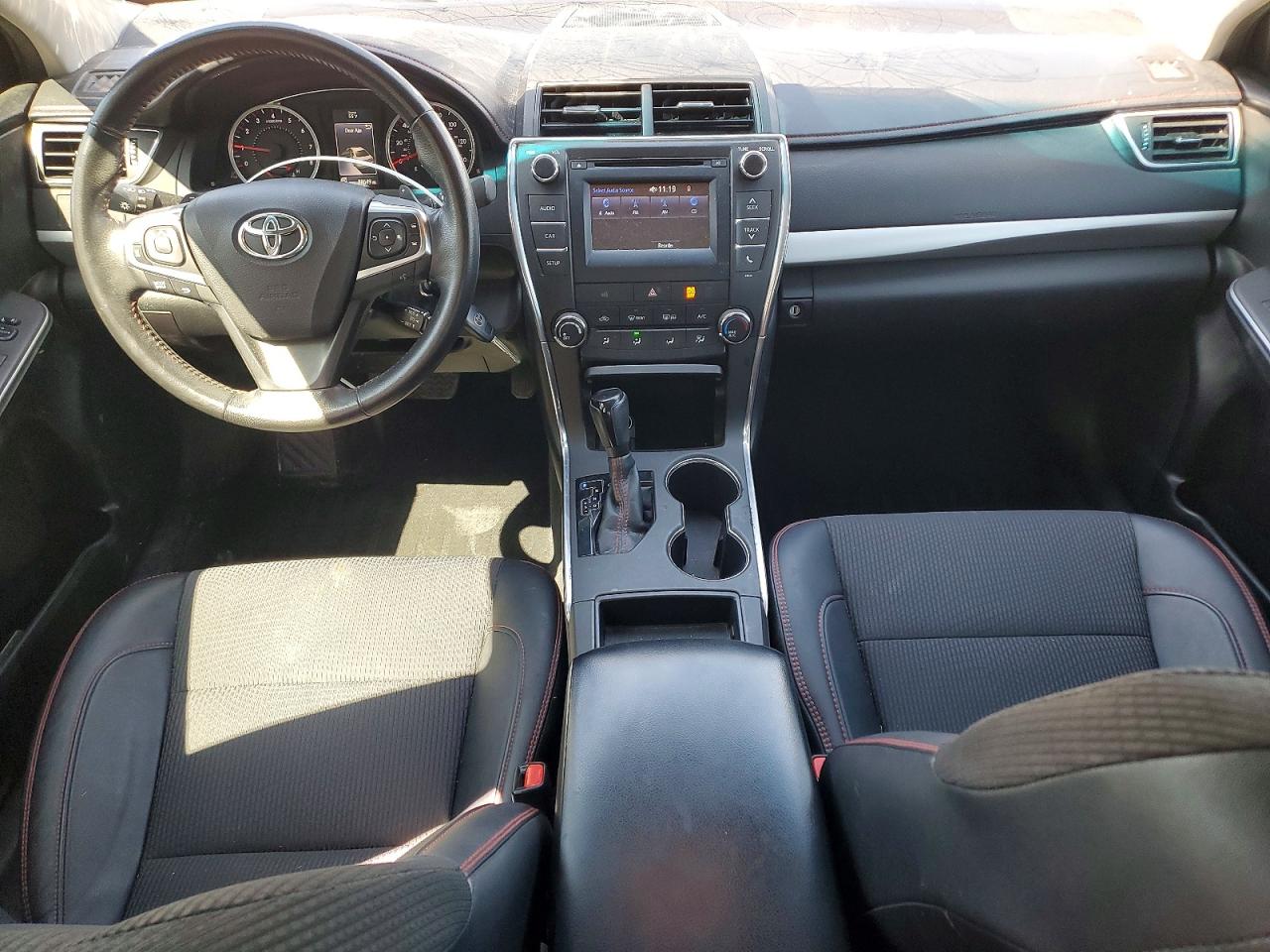 2016 TOYOTA CAMRY SE photo 15