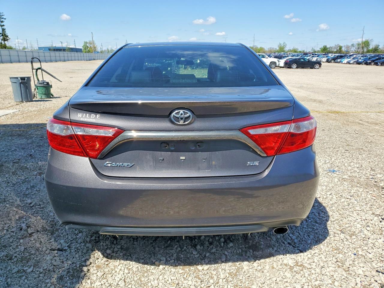 2016 TOYOTA CAMRY SE photo 11