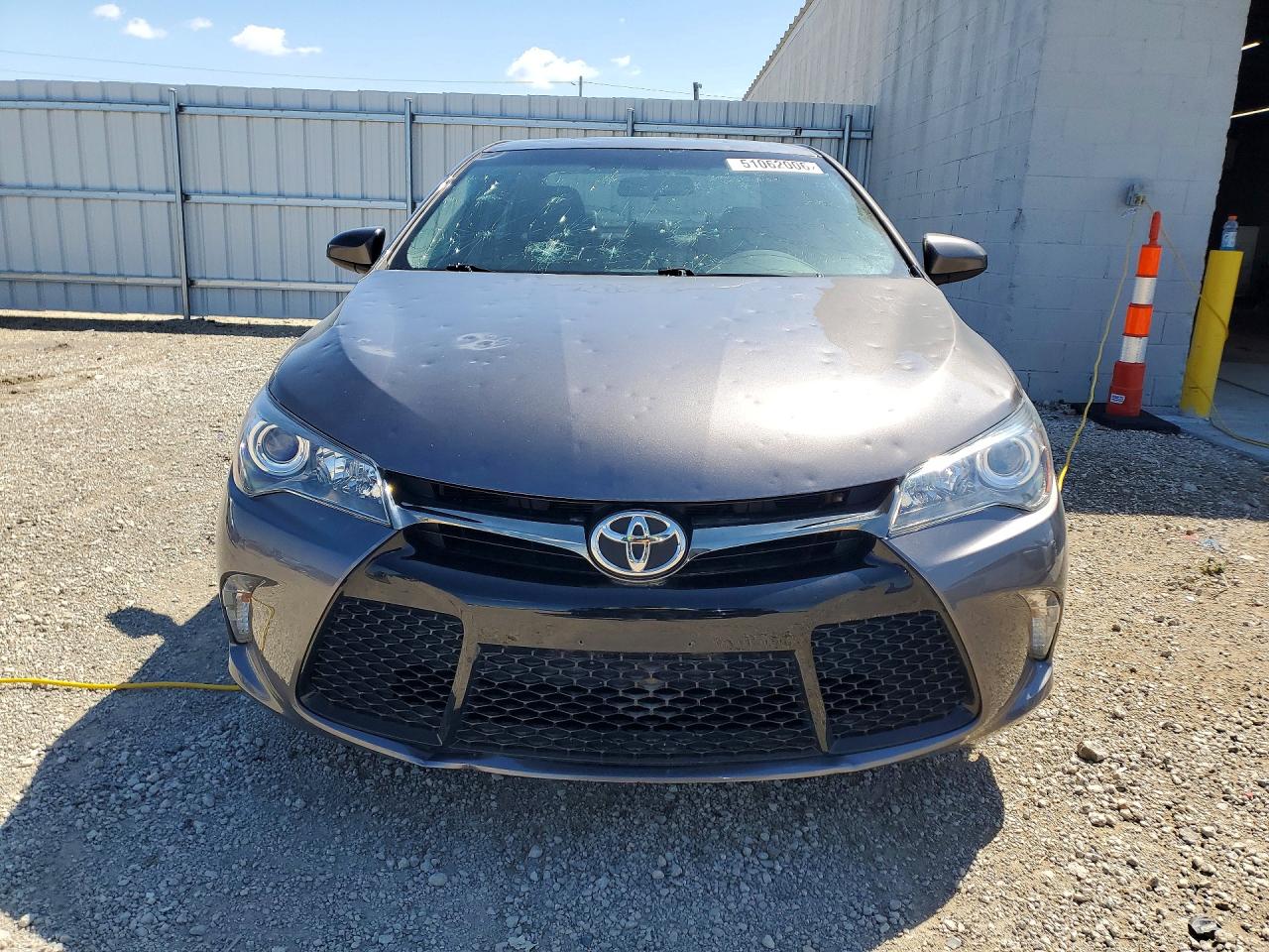 2016 TOYOTA CAMRY SE photo 9