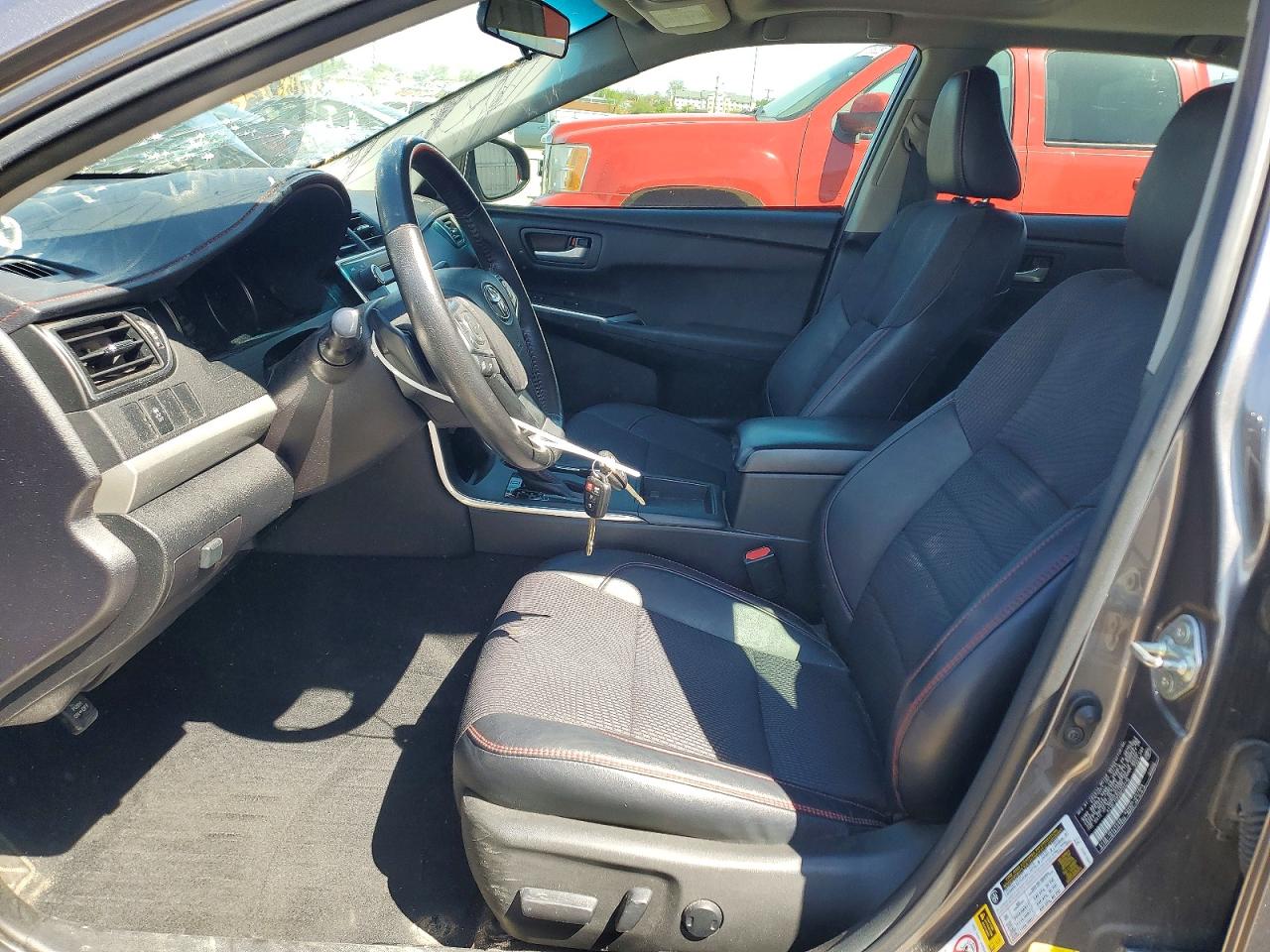2016 TOYOTA CAMRY SE photo 13