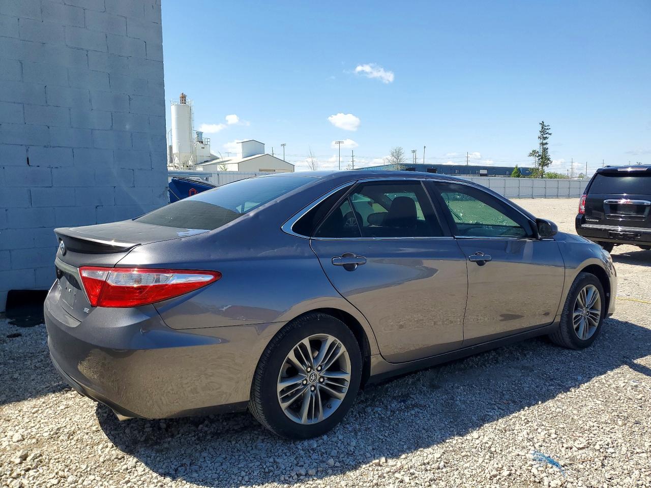 2016 TOYOTA CAMRY SE photo 5