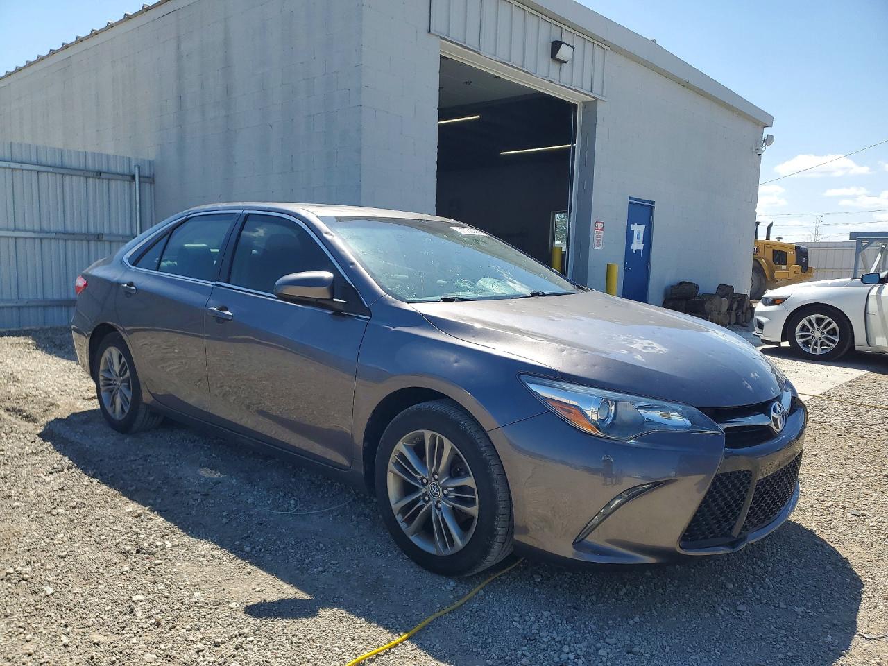 2016 TOYOTA CAMRY SE photo 7