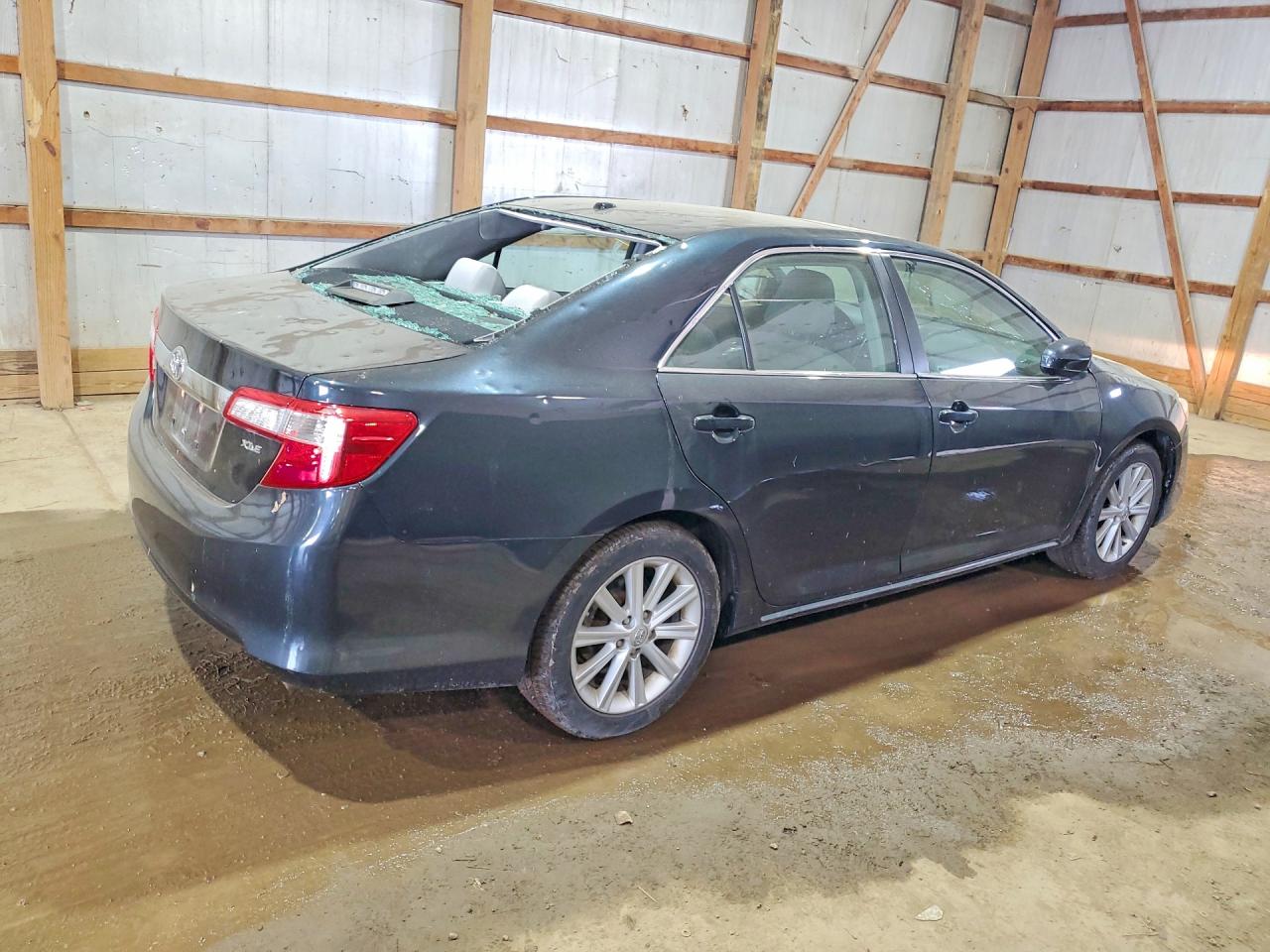 2014 TOYOTA CAMRY XLE photo 5