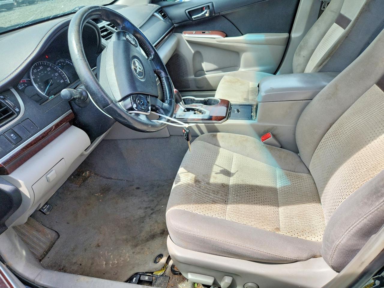 2014 TOYOTA CAMRY XLE photo 13