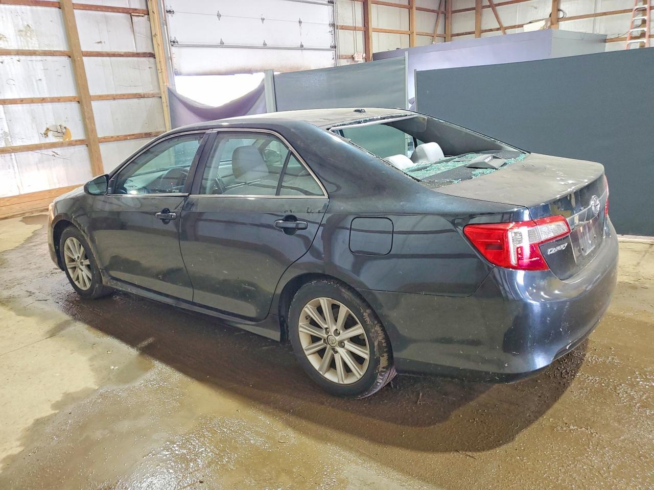 2014 TOYOTA CAMRY XLE photo 3