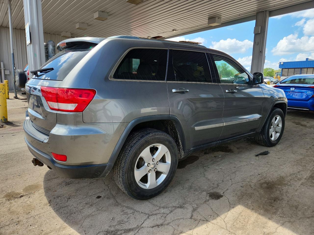 2011 JEEP GRAND CHEROKEE LAREDO photo 5