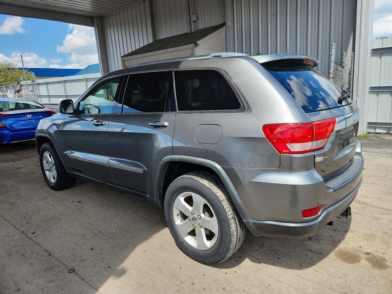 2011 JEEP GRAND CHEROKEE LAREDO photo 3