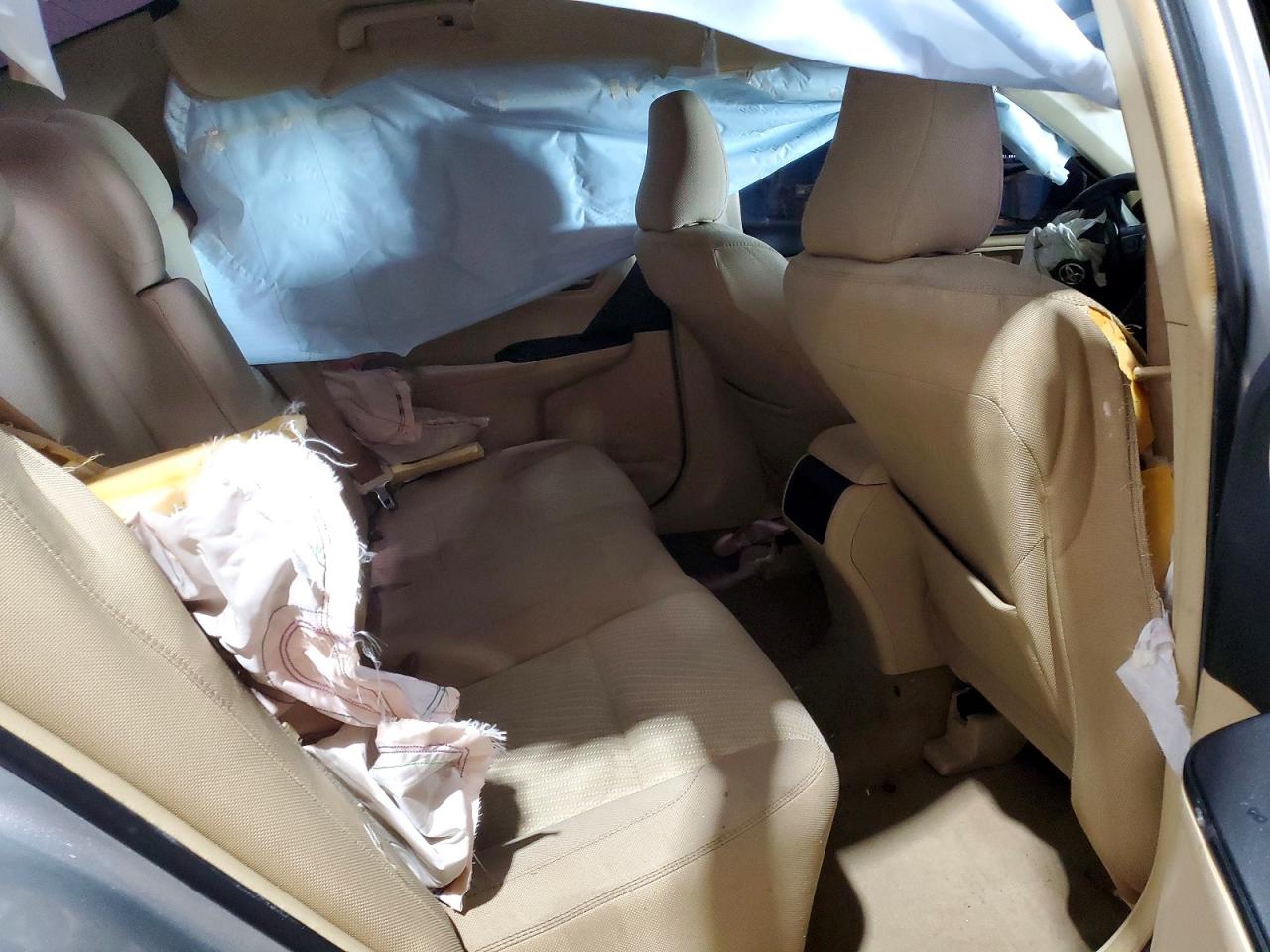 2016 TOYOTA CAMRY LE photo 28