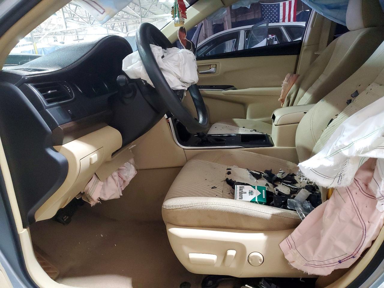 2016 TOYOTA CAMRY LE photo 19