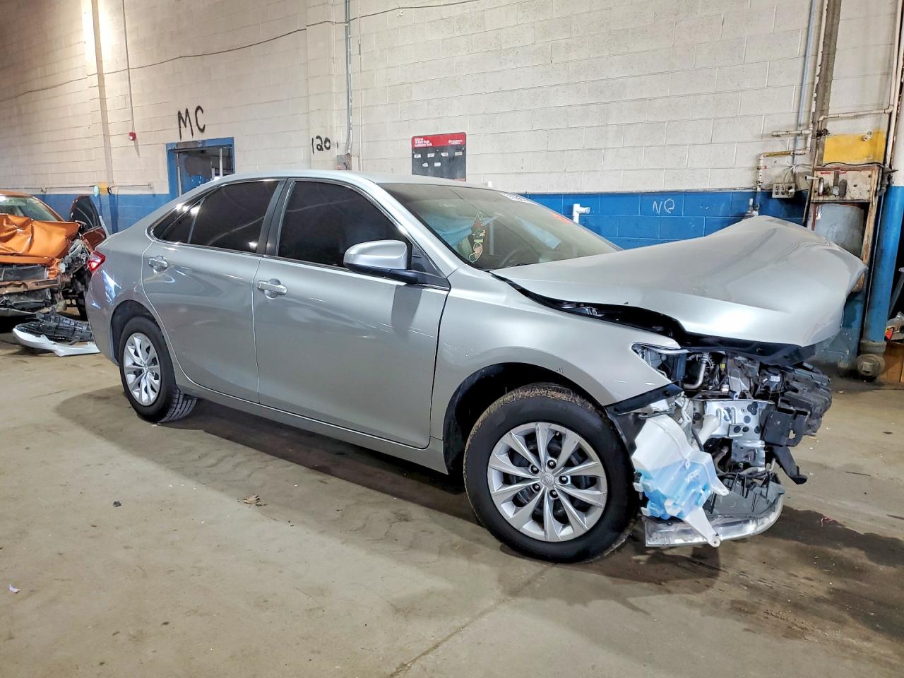 2016 TOYOTA CAMRY LE photo 10