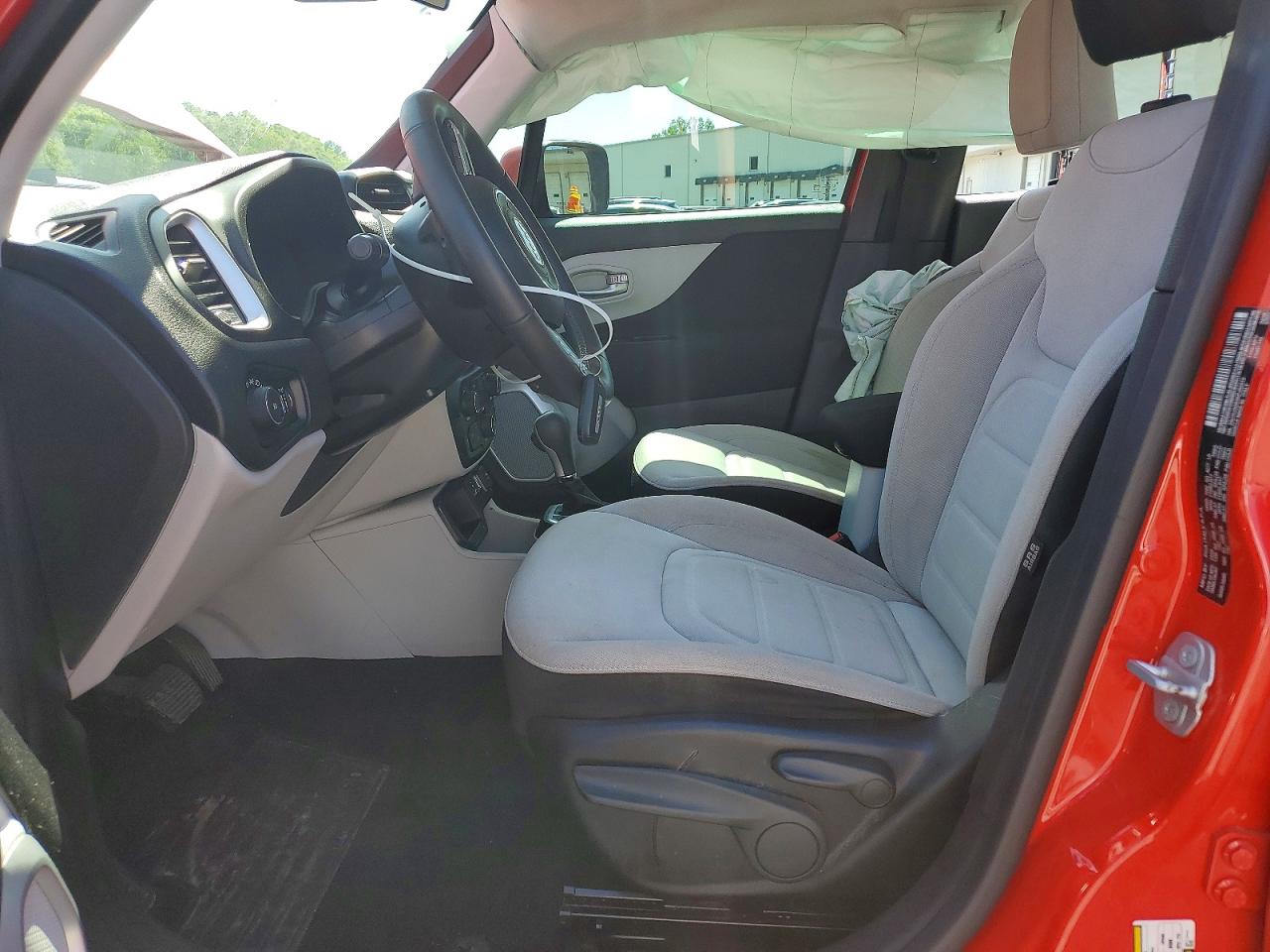 2019 JEEP RENEGADE LATITUDE photo 13