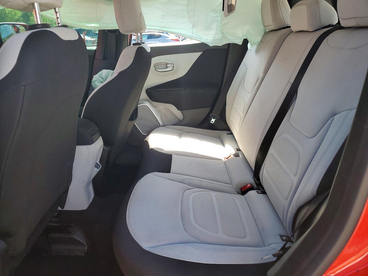 2019 JEEP RENEGADE LATITUDE photo 19