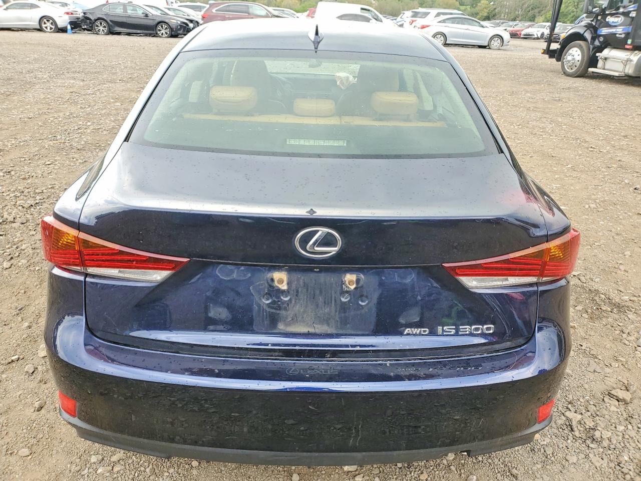 2017 LEXUS IS photo 11