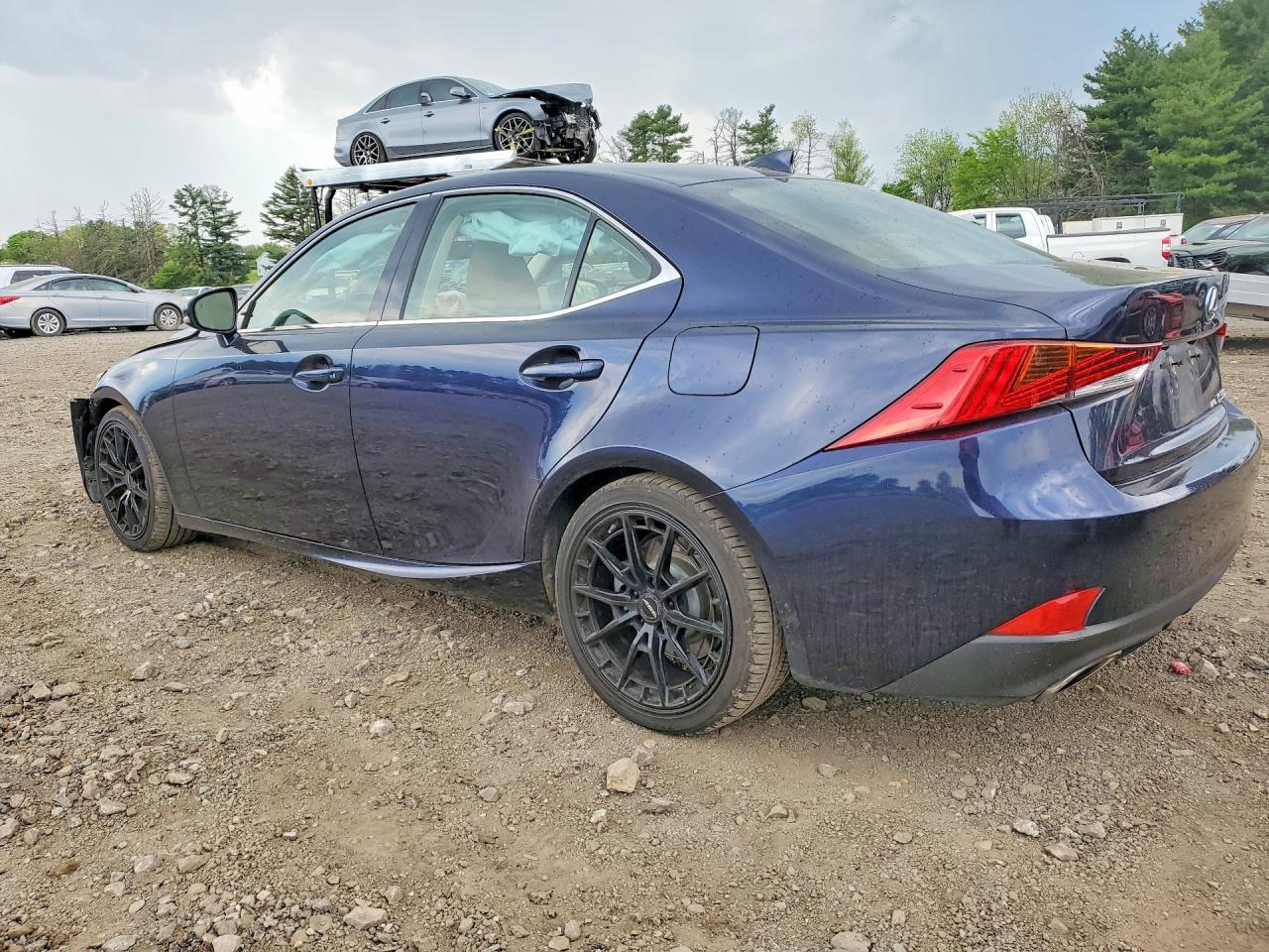 2017 LEXUS IS photo 3