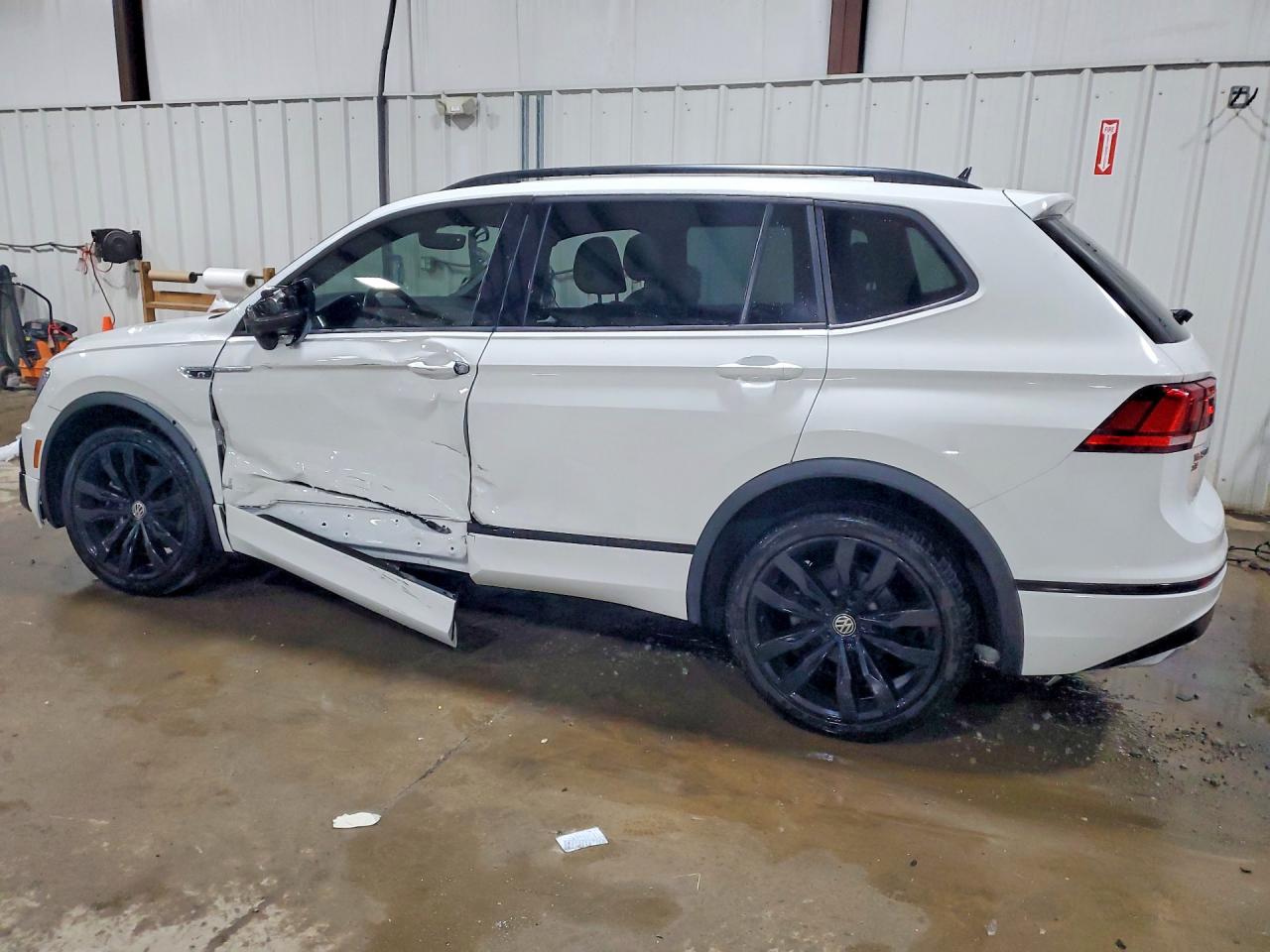 2021 VOLKSWAGEN TIGUAN SE photo 4