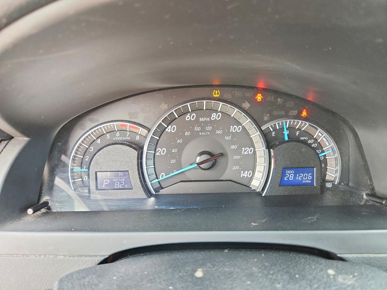2013 TOYOTA CAMRY SE photo 9