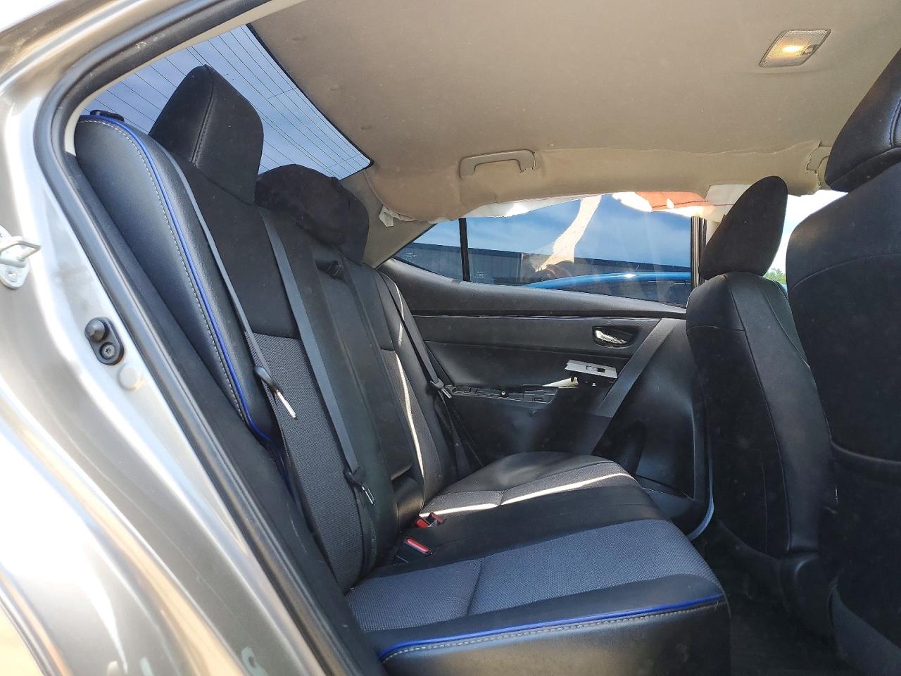 2017 TOYOTA COROLLA SE photo 19