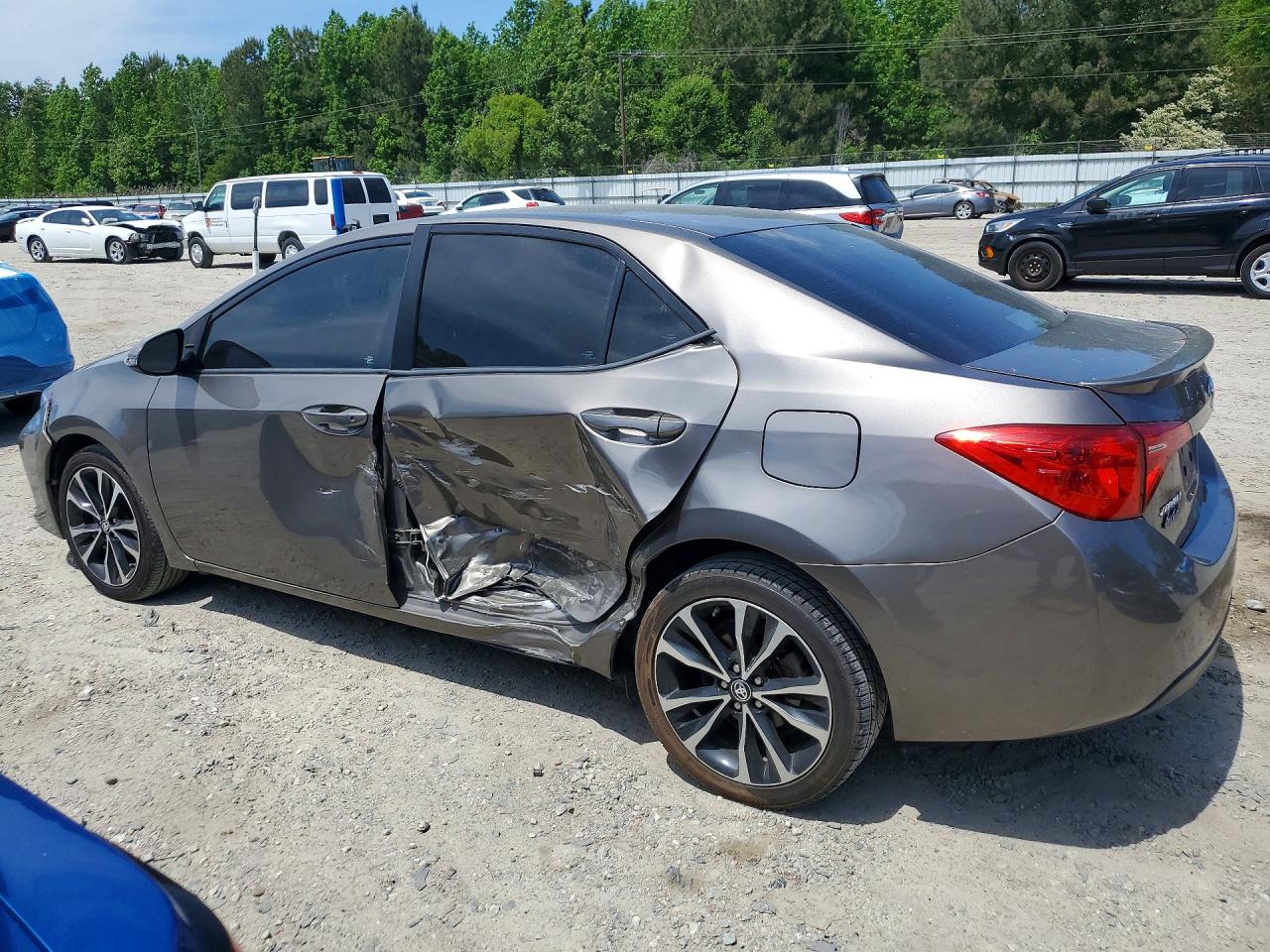 2017 TOYOTA COROLLA SE photo 3