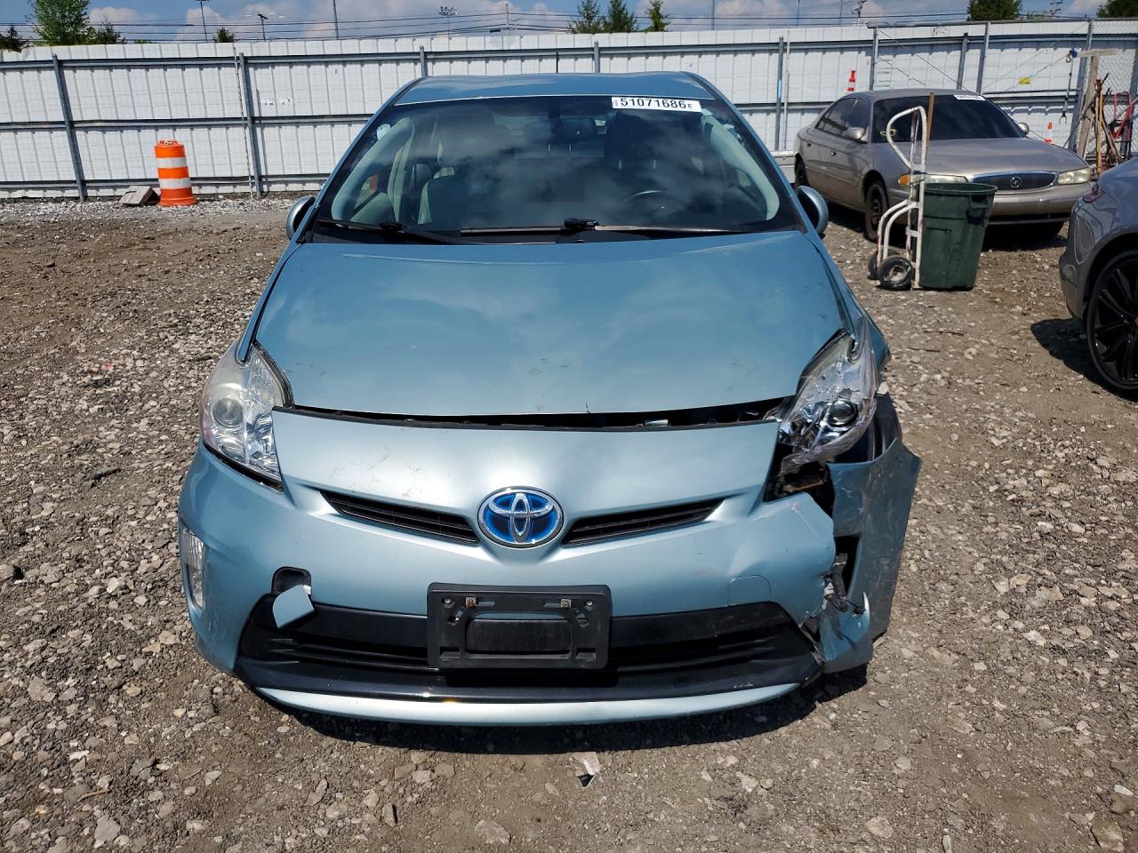 2015 TOYOTA PRIUS FOUR photo 9