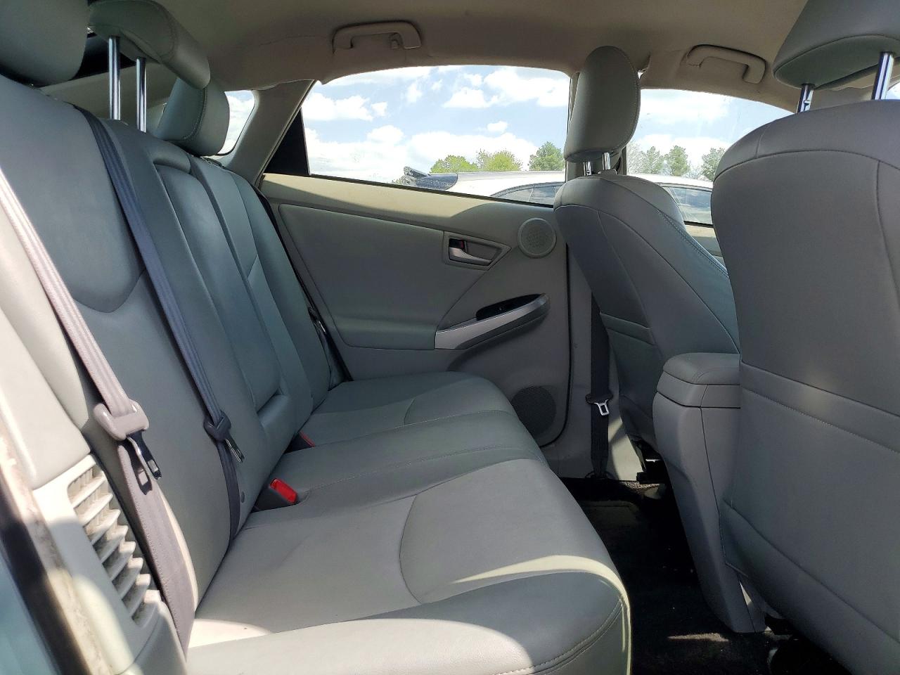 2015 TOYOTA PRIUS FOUR photo 19