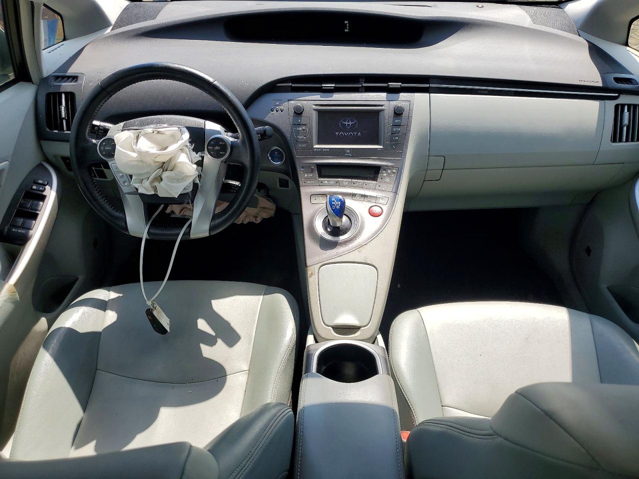 2015 TOYOTA PRIUS FOUR photo 15