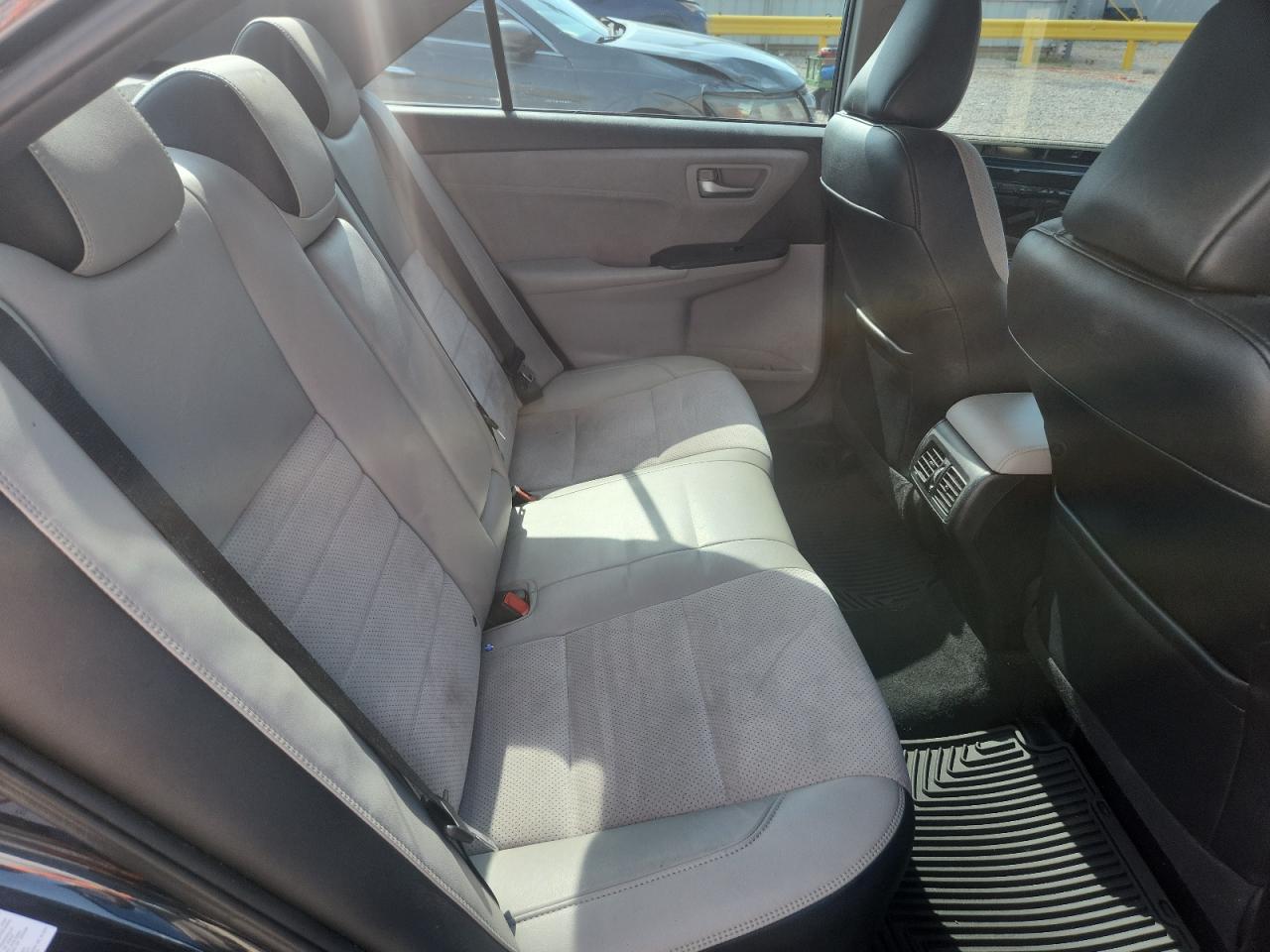 2016 TOYOTA CAMRY XSE photo 19