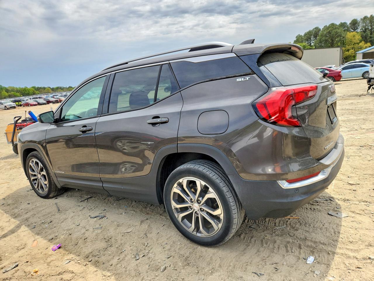 2019 GMC TERRAIN SLT photo 3