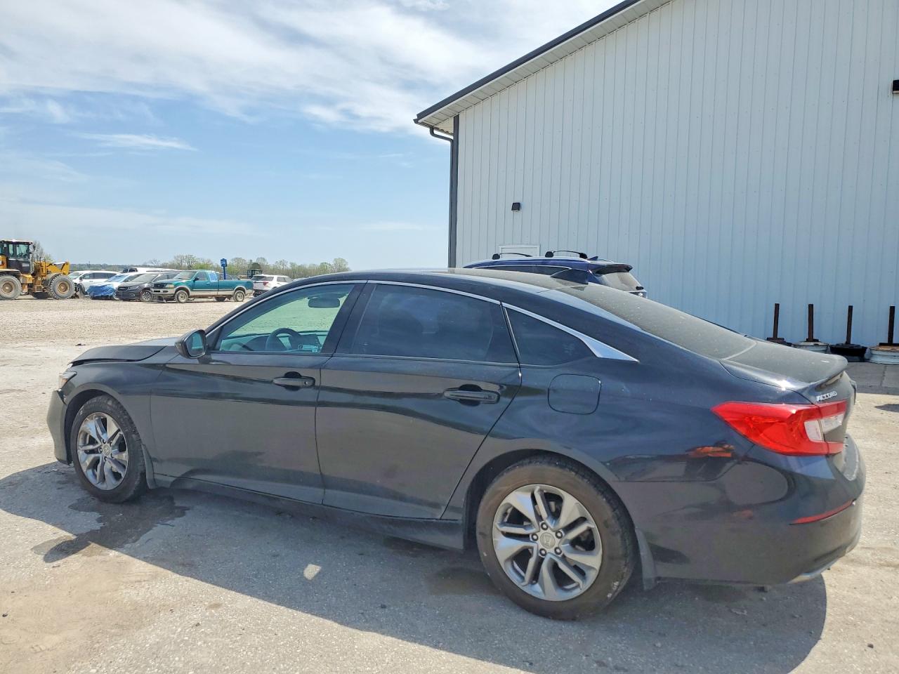 2018 HONDA ACCORD LX photo 4